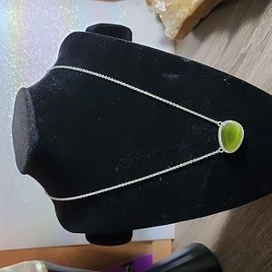 Beautiful faux Peridot and crystal gem necklace. Beautiful ❤️😍 with a 👕 or 👗